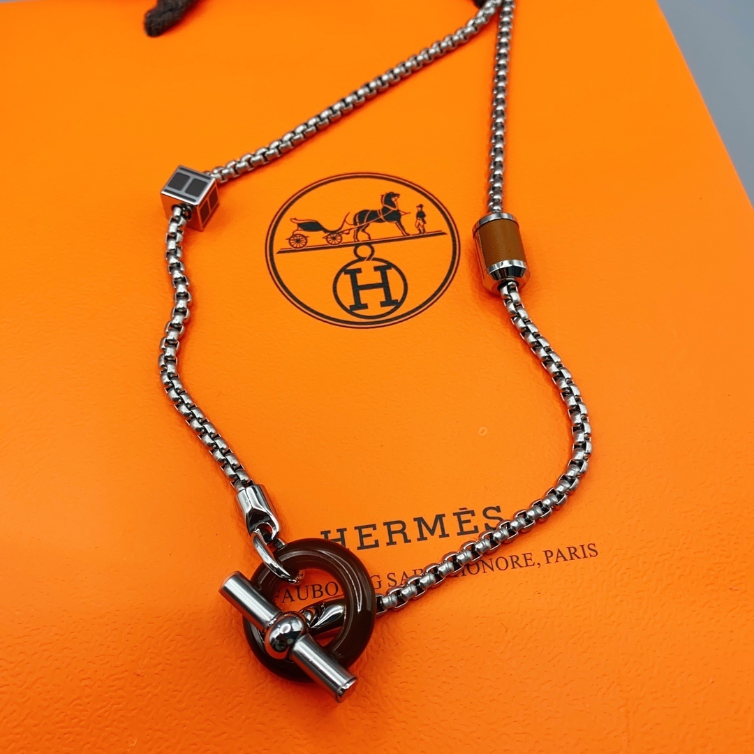 Hermès Silver Toggle Necklace – Hermès Silver & Brown Toggle Necklace
