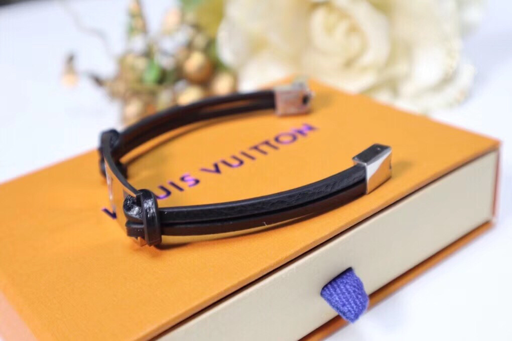 Luxury Leather Bracelet with LV Logo – Premium Quality