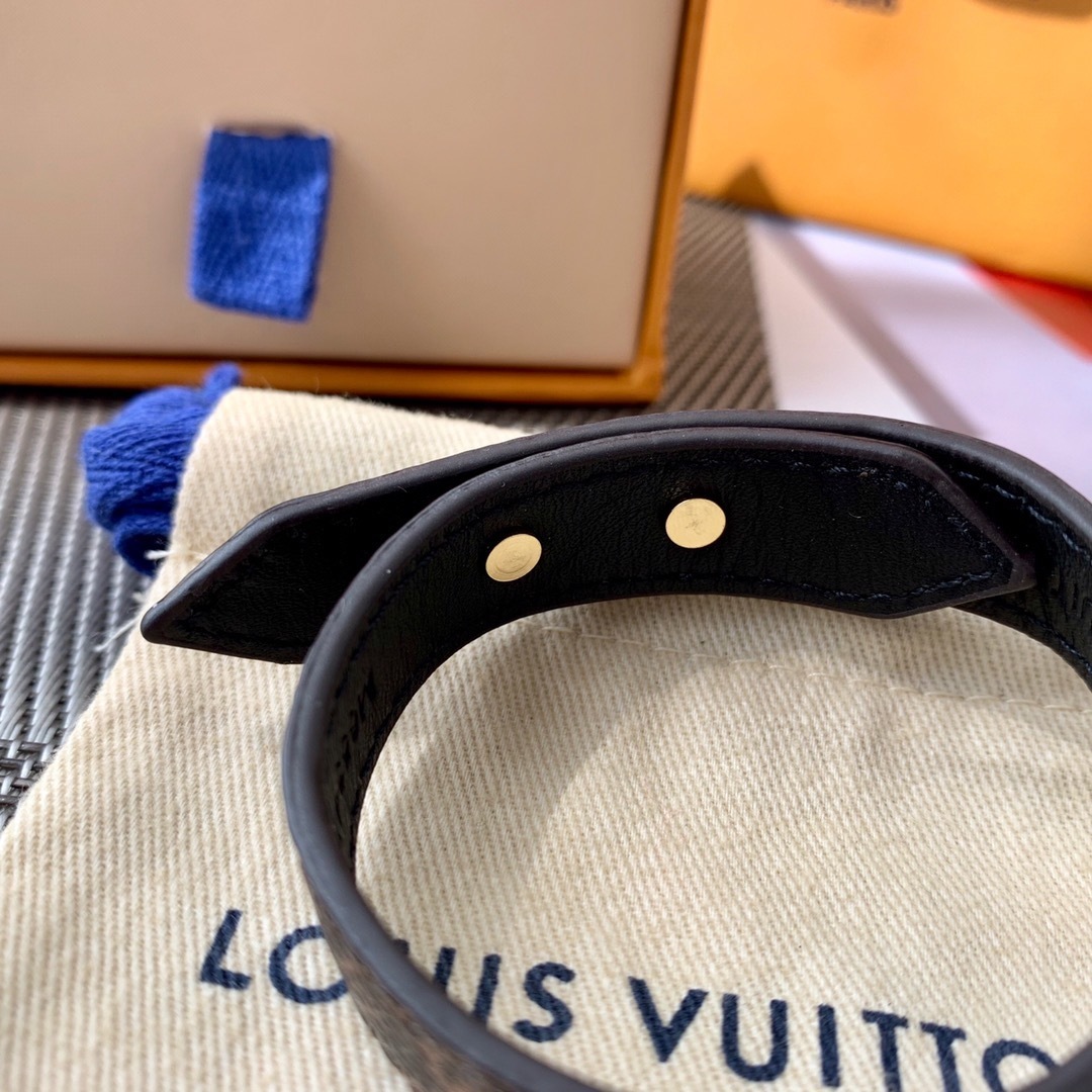 Luxury Leather Bracelet with Gold Accents