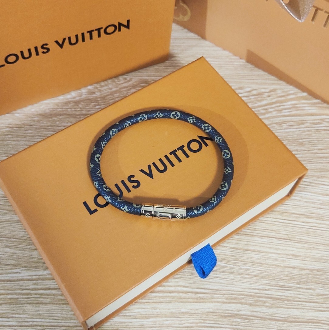 Louis Vuitton Premium Leather Bracelet – Iconic Style
