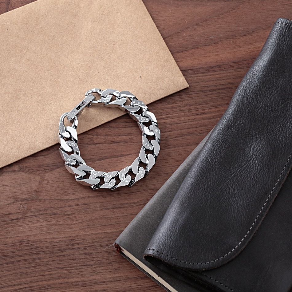 Premium Silver Cuban Link Bracelet – Statement Piece