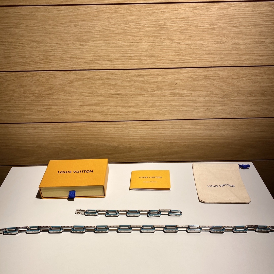 LV Silver Turquoise Chain Link Necklace – Statement