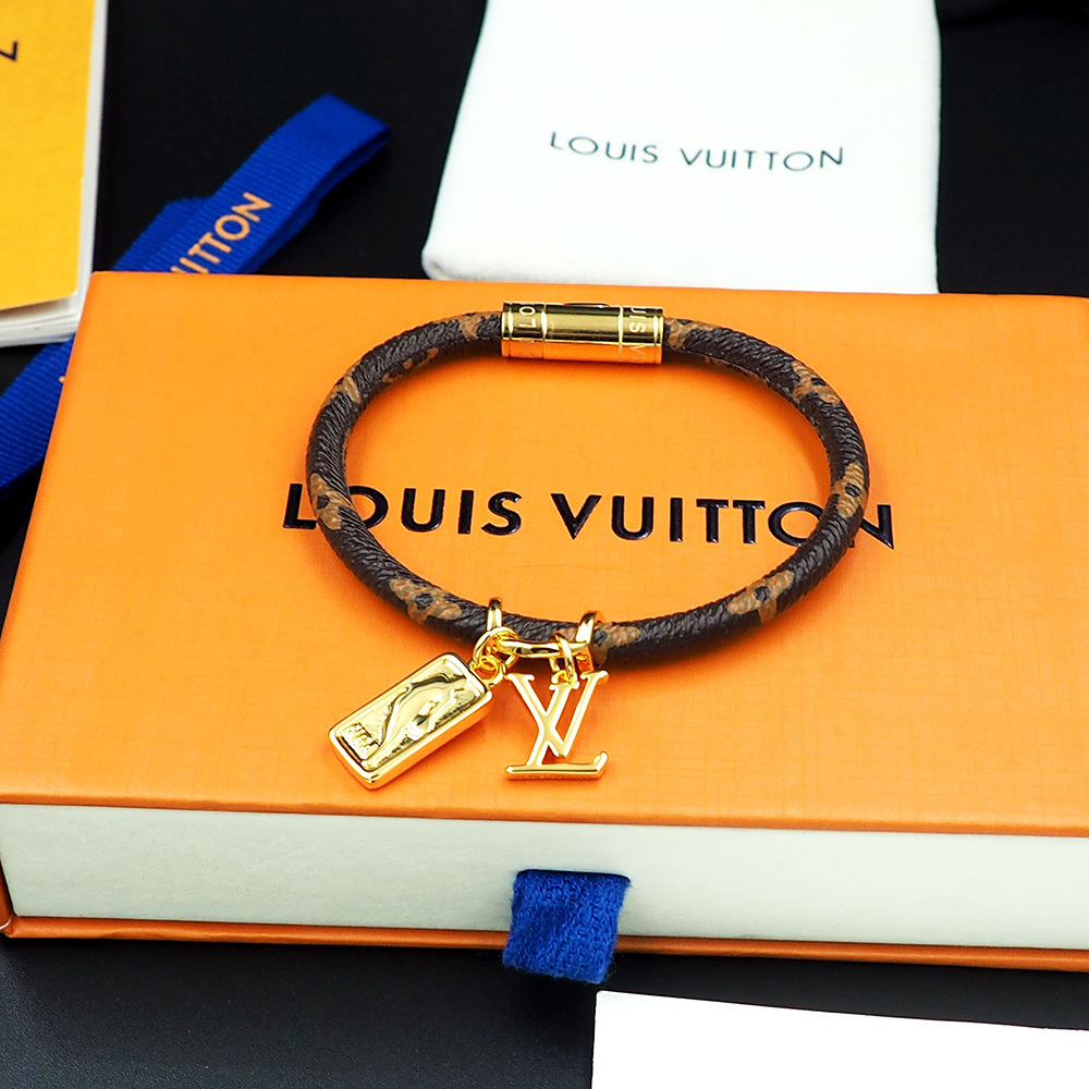 Louis Vuitton Premium Bracelet – Iconic Style