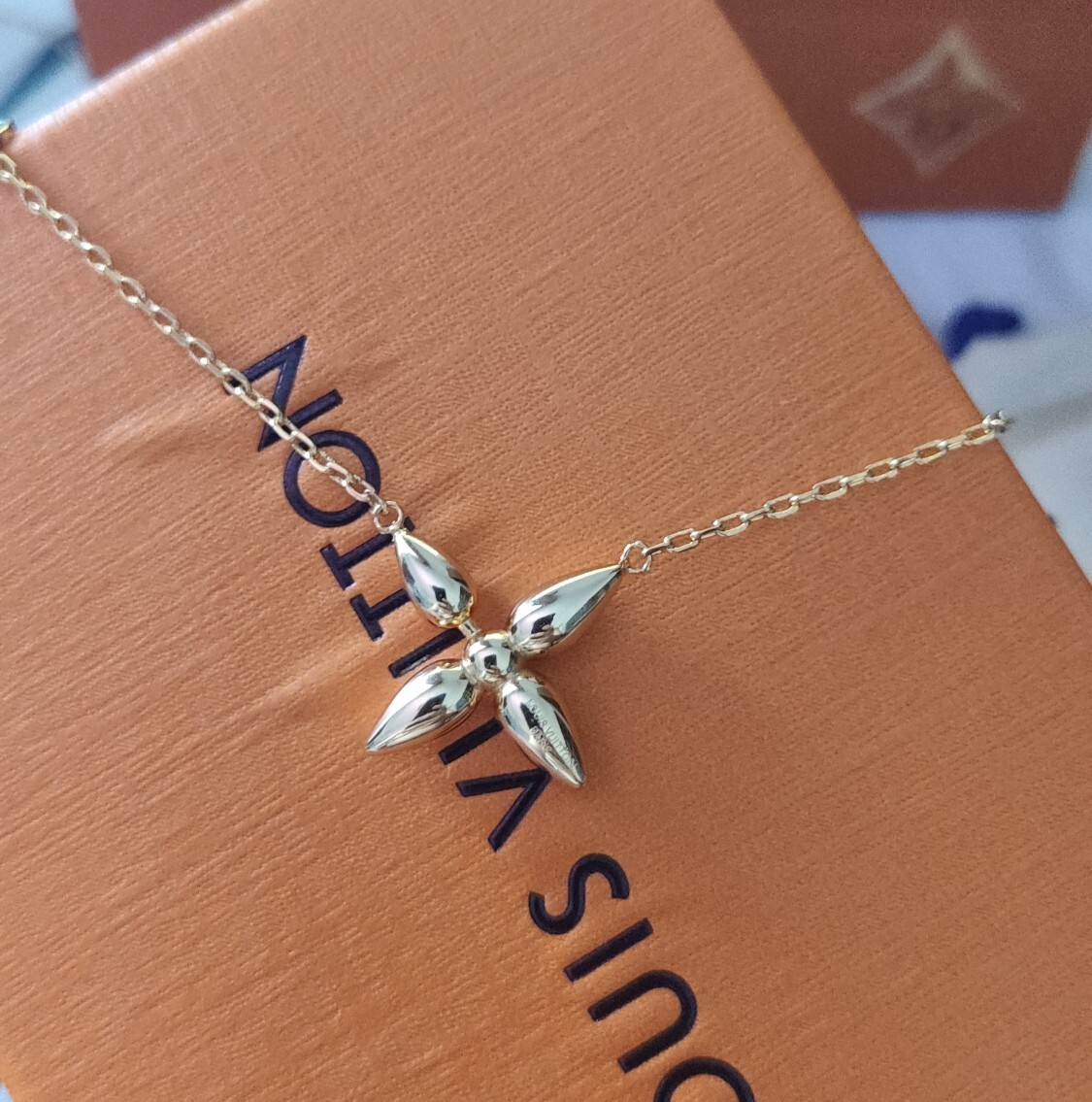 chain Louis Vuitton Gold Flower Necklace – Louis Vuitton Gold Flower