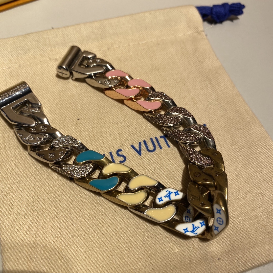 Premium LV Chain Bracelet – Iconic Style