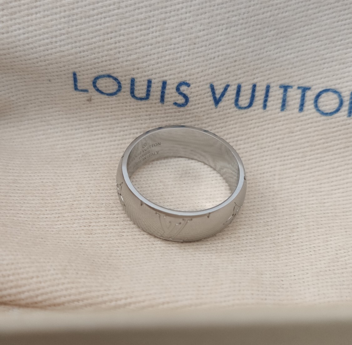 LV Silver Monogram Ring – Louis Vuitton Band Style