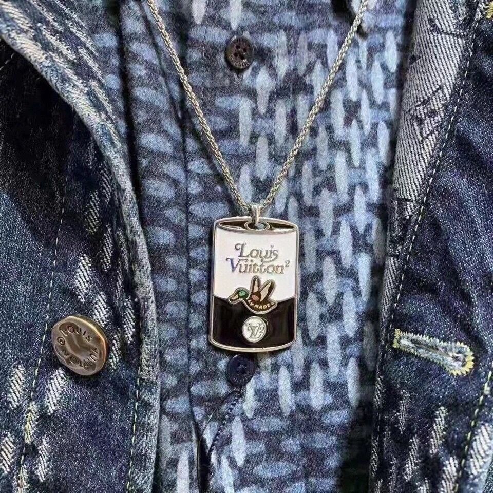 Louis Vuitton Silver Painted Pendant – Louis Vuitton Silver ‘Painted’