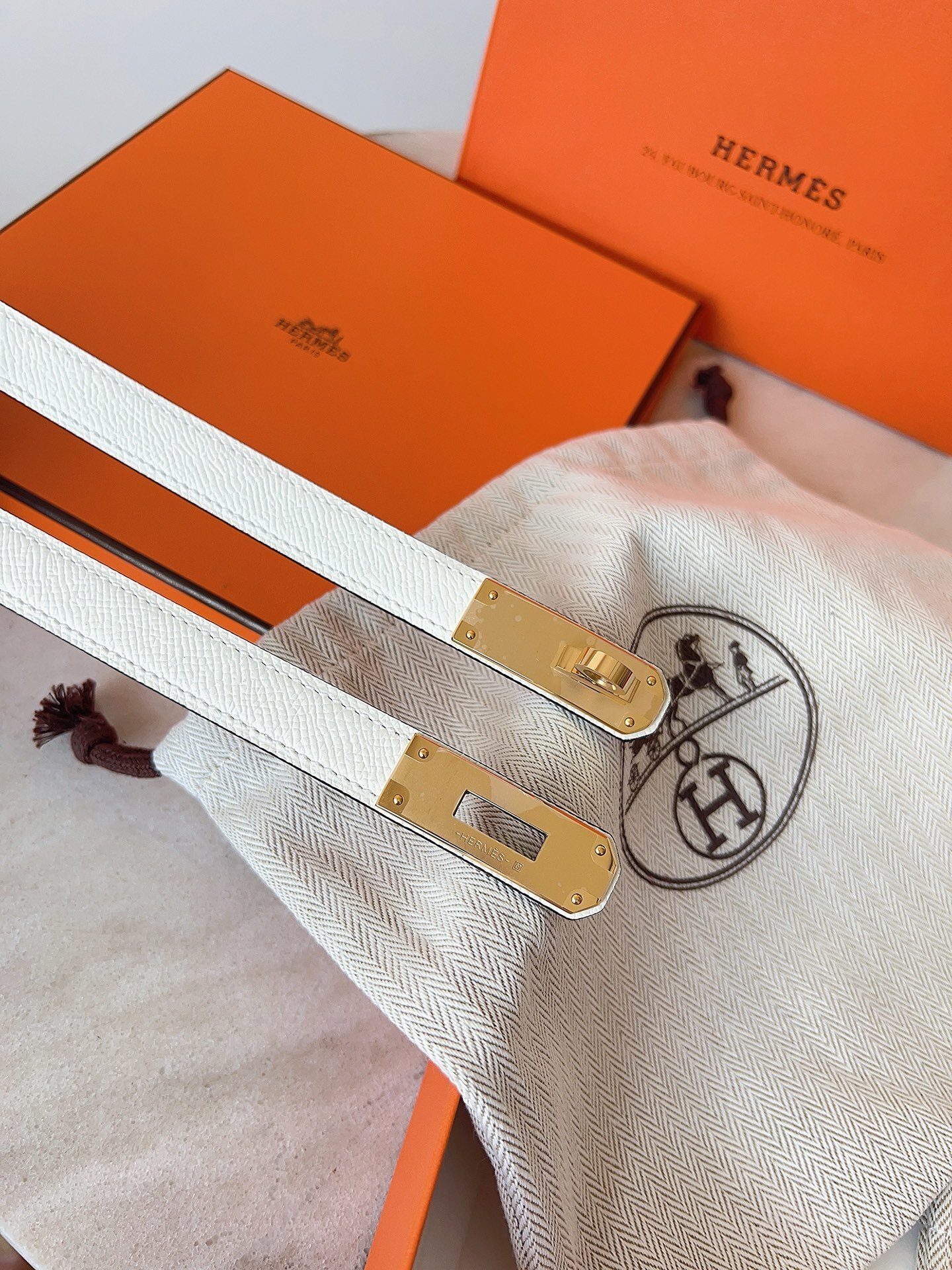 Hermès Kelly 18 Belt White Epsom Leather with Gold Hardware