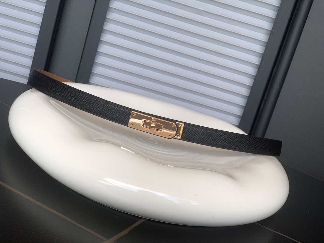 Women's Adjustable Textured Leather Belt with Elegant Gold Buckle