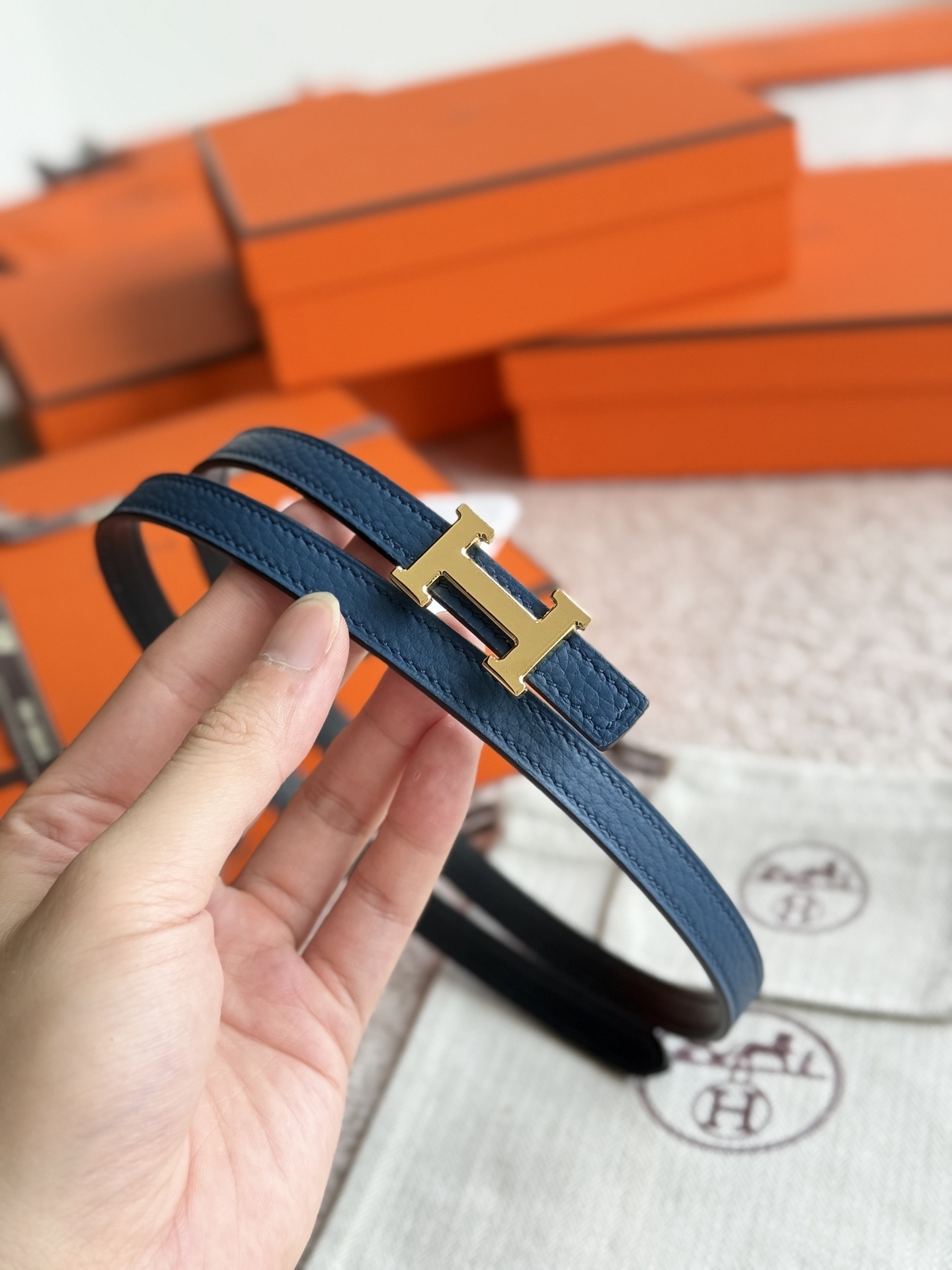 Luxury Hermès Women's Skinny Leather Belt with Gold H Buckle