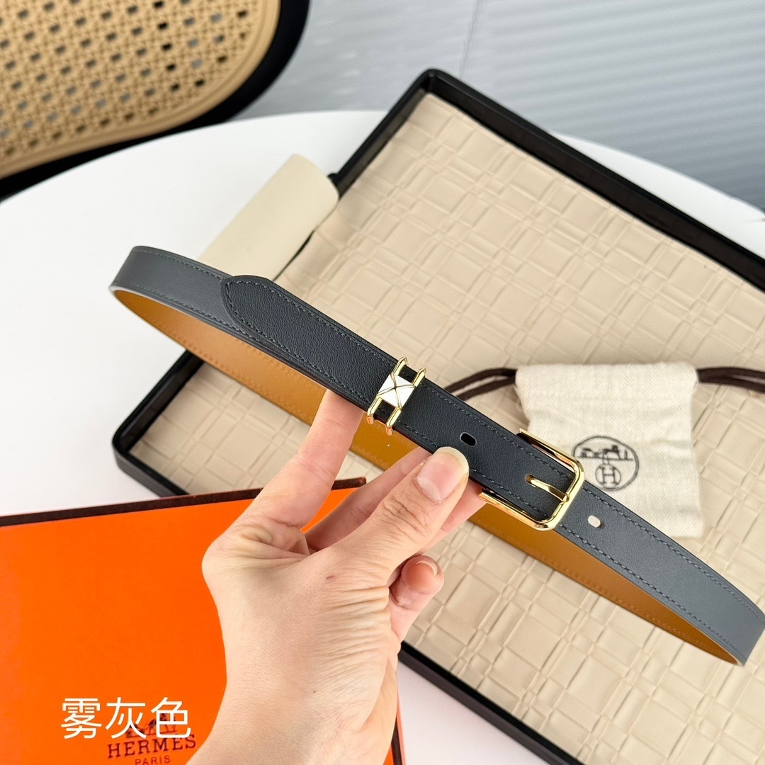 Luxury Women's Fog Grey Leather Belt with Gold Hardware