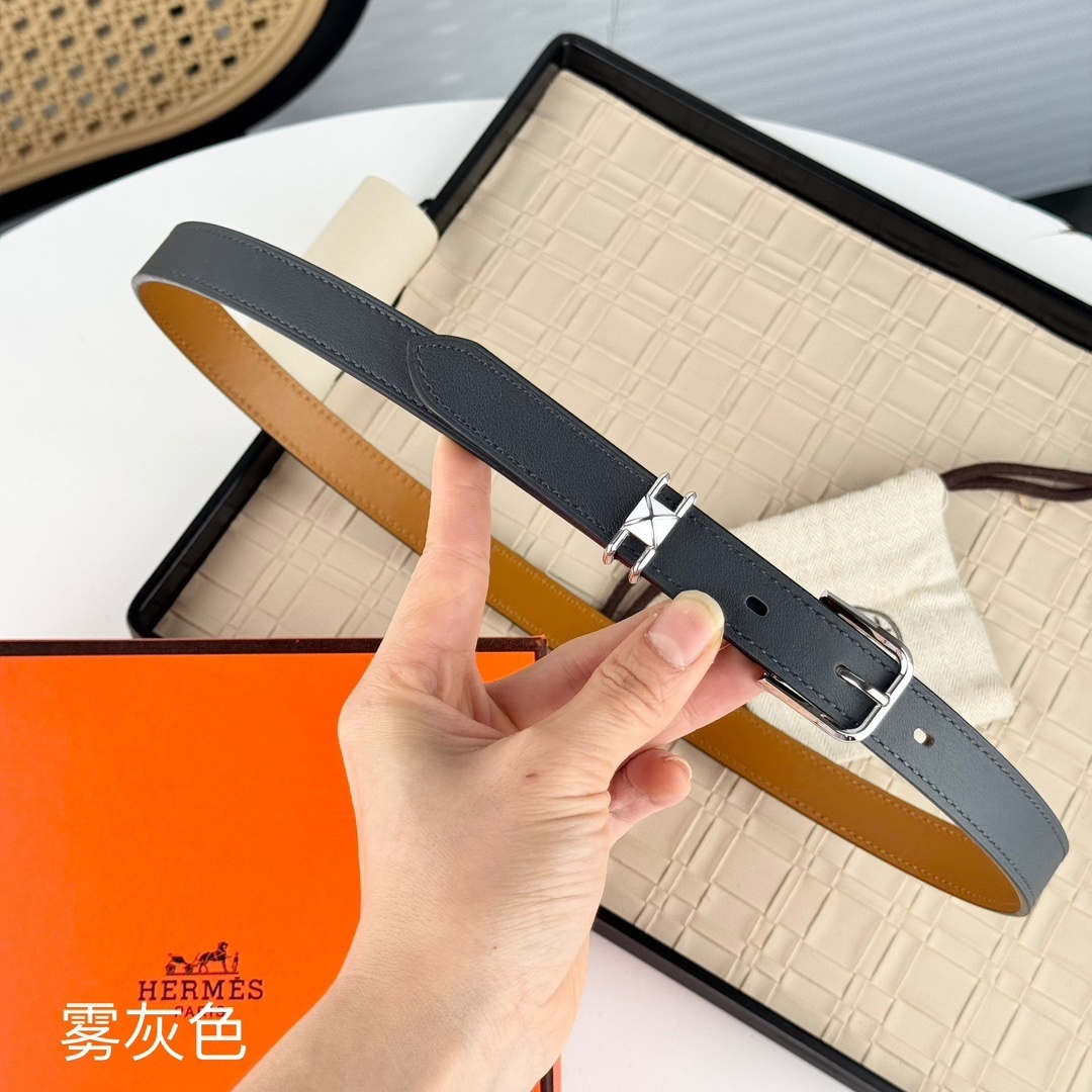 Luxury Hermès Women's Leather Belt - Premium Mist Grey Accessory