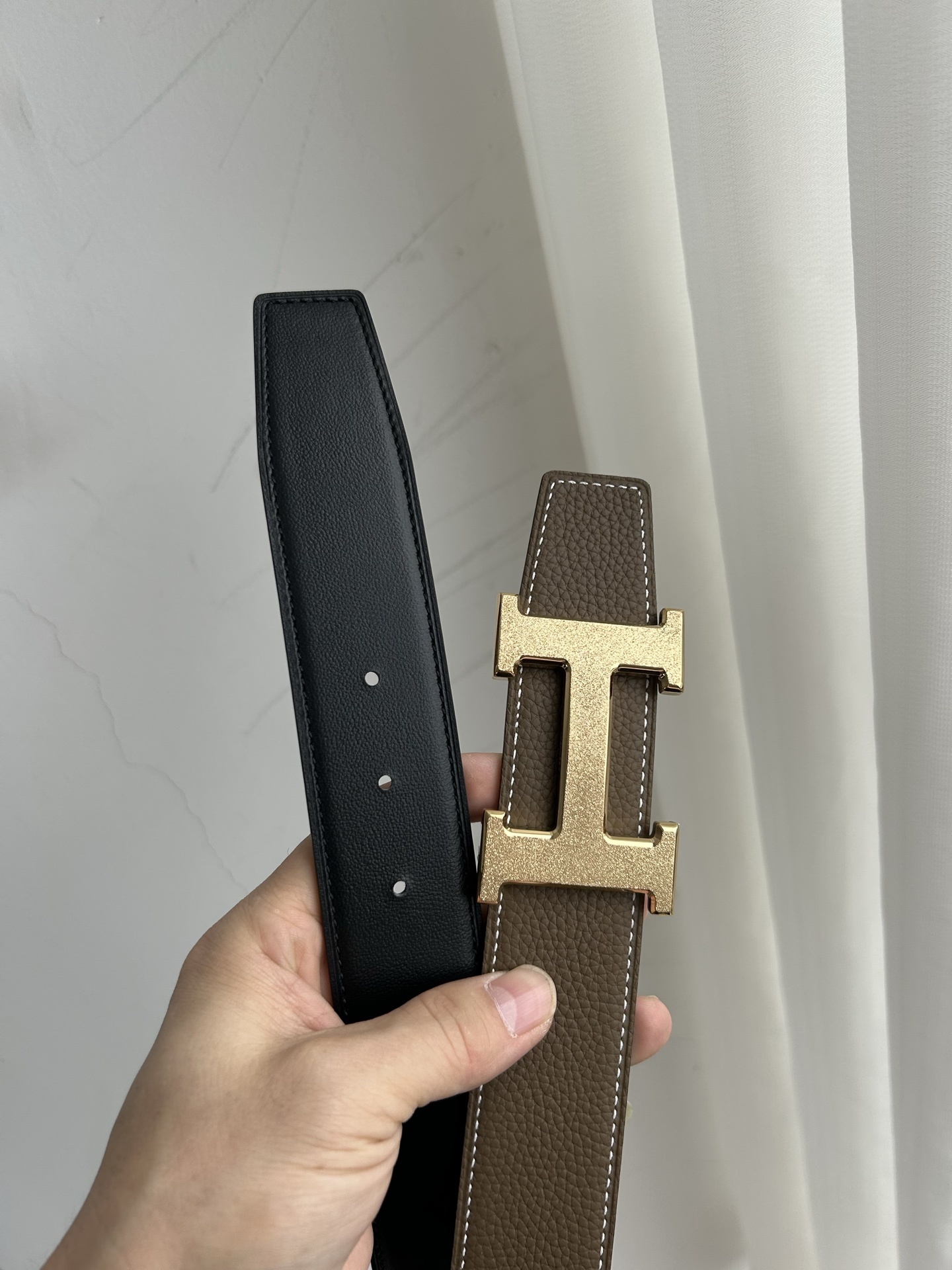 Luxury Men's Reversible Leather Belt with Iconic H Buckle