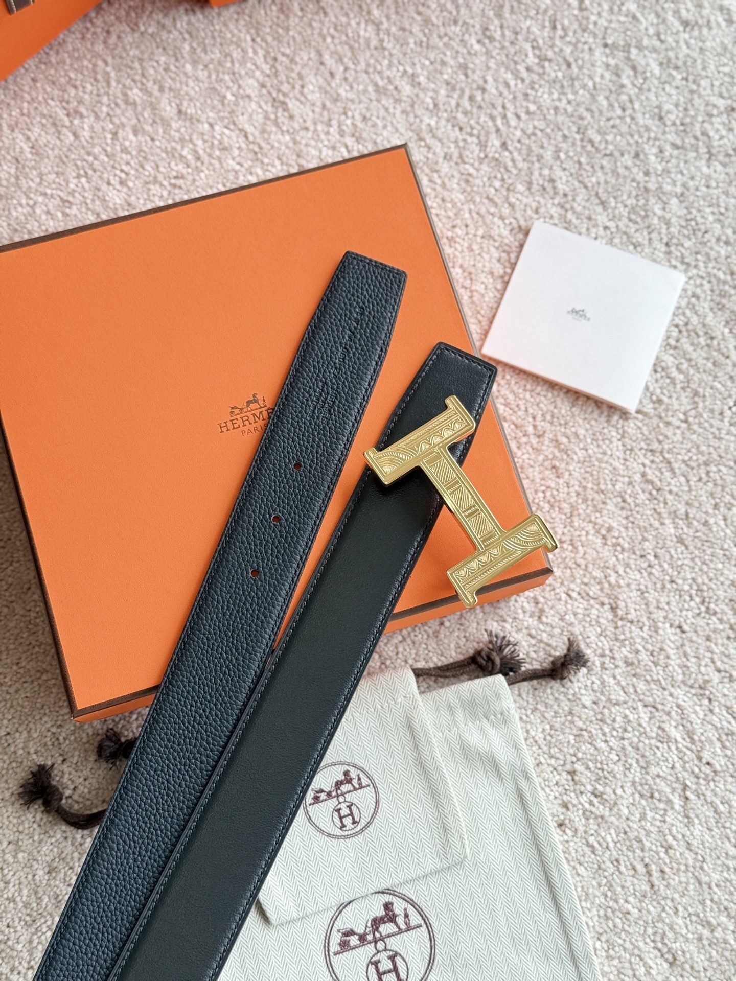 Luxury Grained Leather H Belt with Engraved Gold Buckle