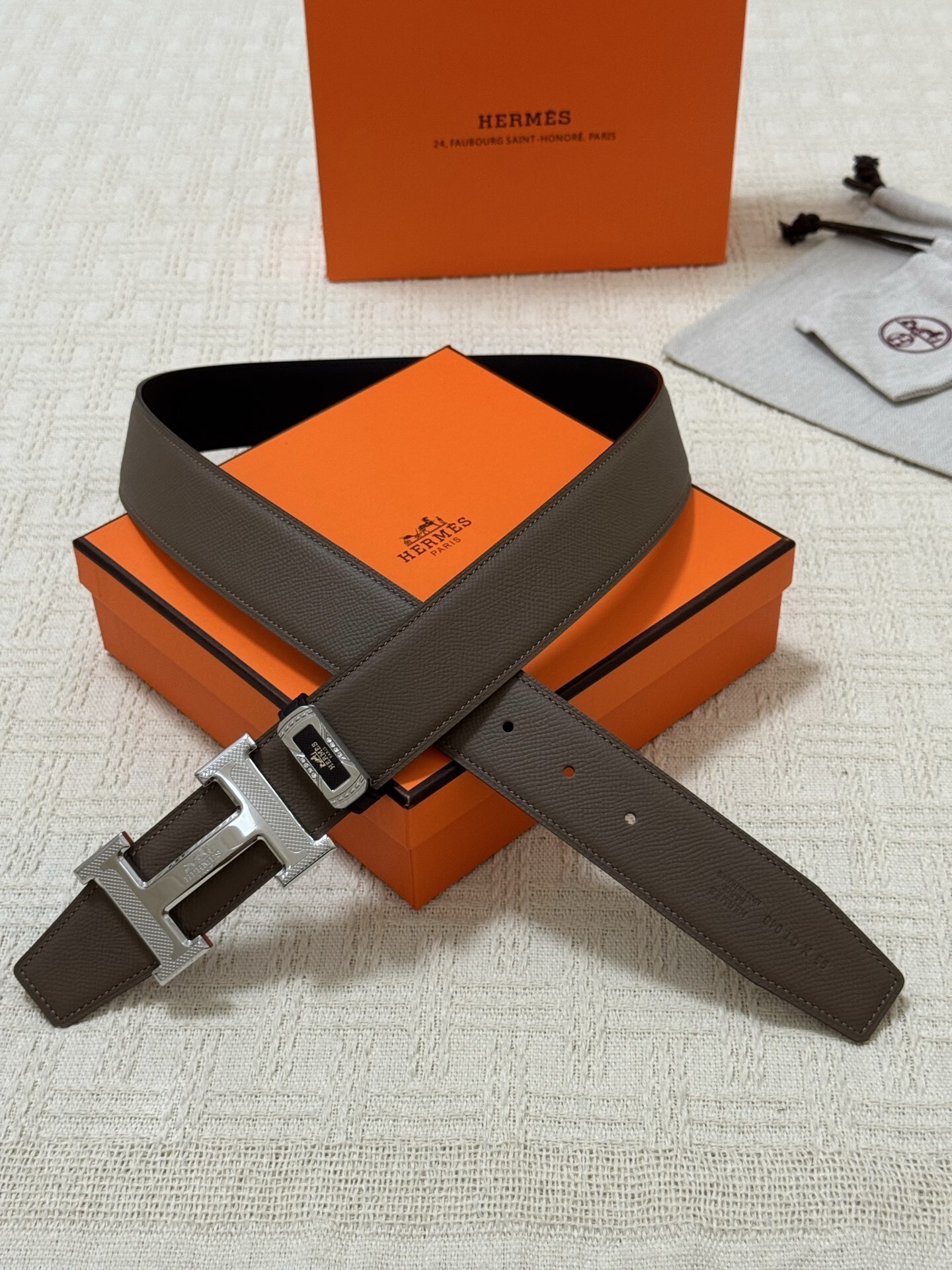 Hermès Men's H Buckle Leather Belt - Brown & Silver Luxury Accessory