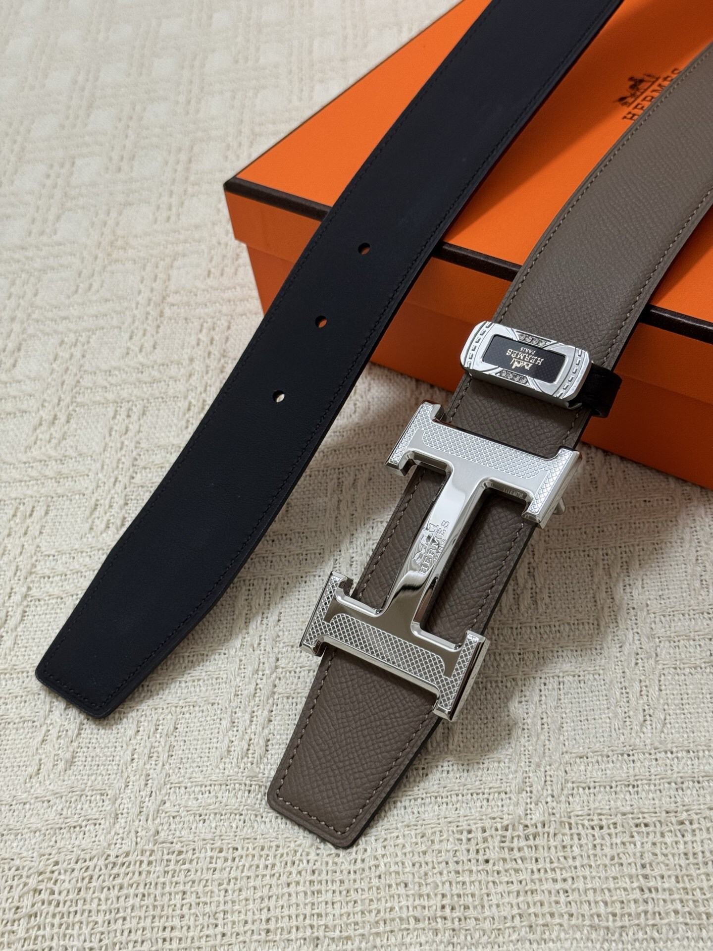 Hermès Men’s H Buckle Leather Belt – Brown & Silver Luxury Accessory