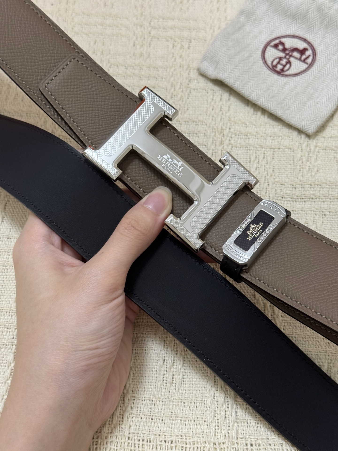 Hermès Men’s H Buckle Leather Belt – Brown & Silver Luxury Accessory