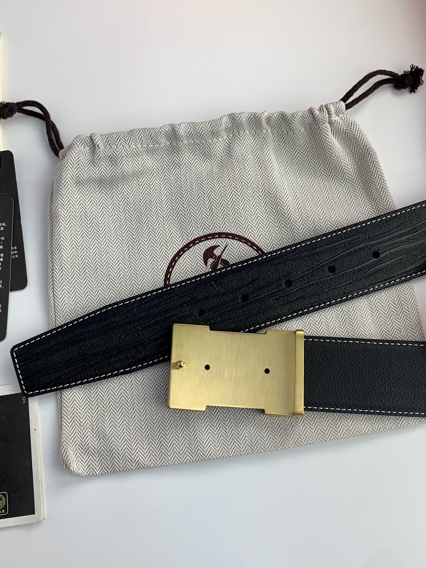 Hermès H Buckle Leather Belt - Classic Gold & Black Design