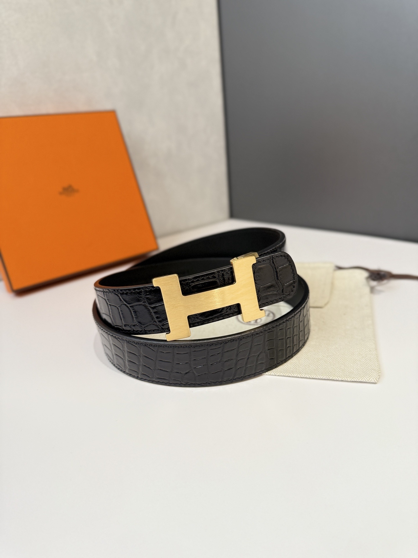 Luxury Men's Black Crocodile Leather Belt with Gold H Buckle
