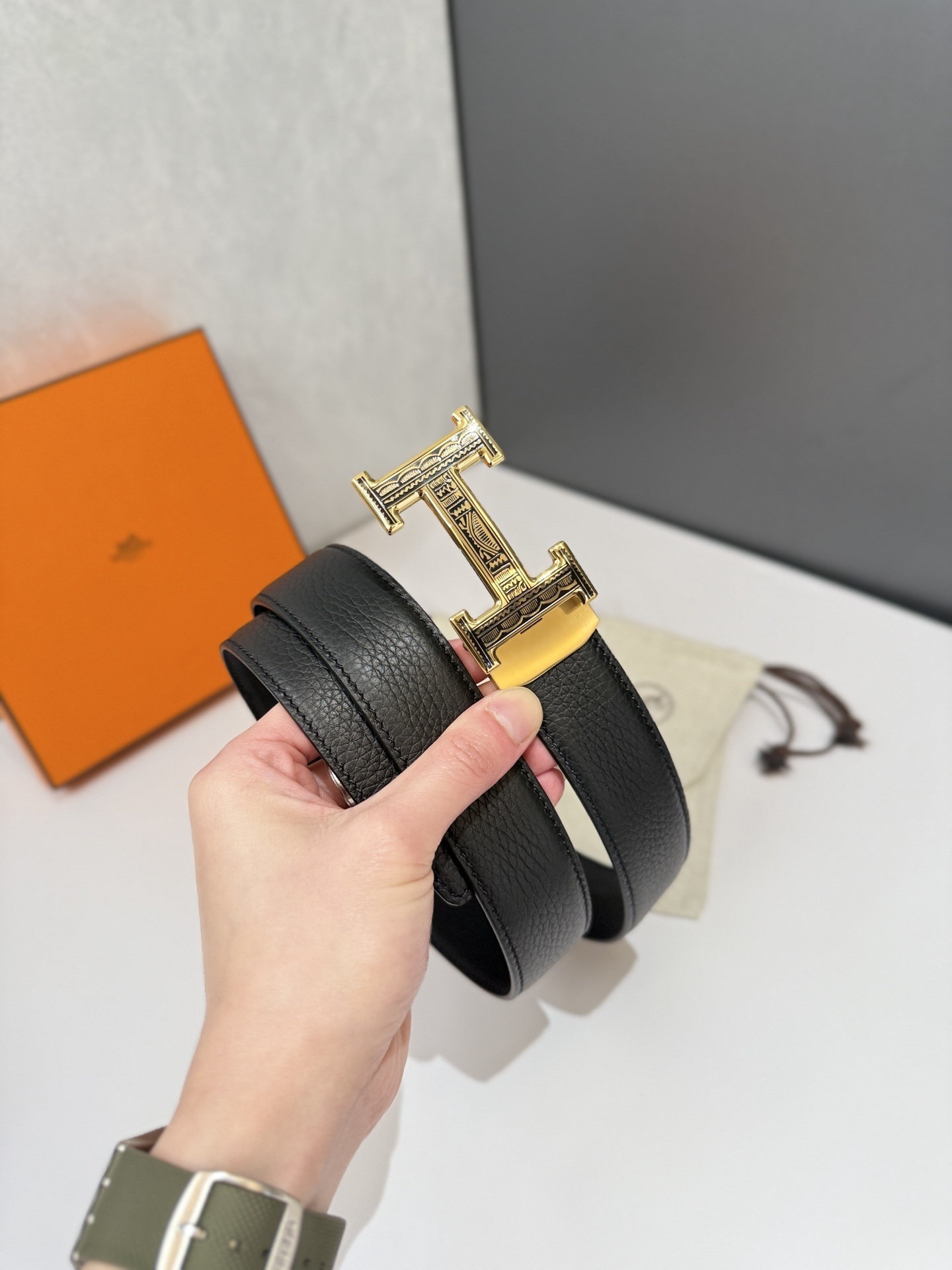 Luxury Black Pebble Leather Belt with Engraved Gold H Buckle