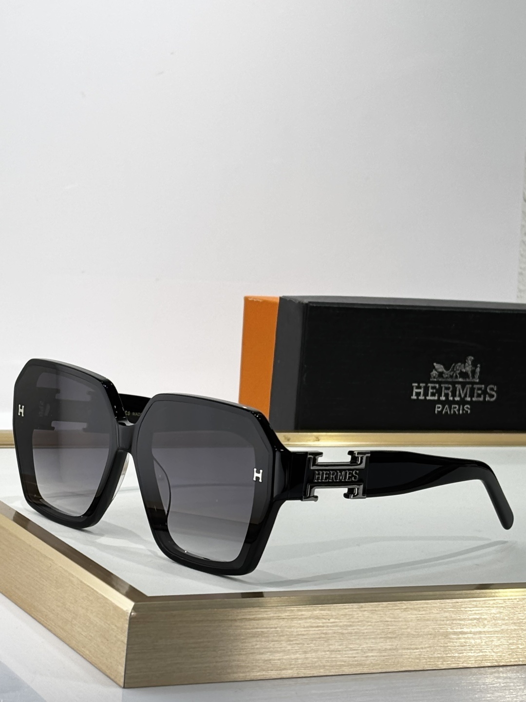 Hermès Oversized Hexagonal Sunglasses – Olive Green Eyewear