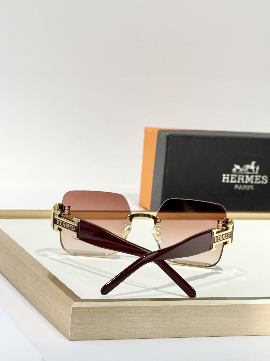 Hermes Luxury Square Gradient Sunglasses for Women – Gold Frame