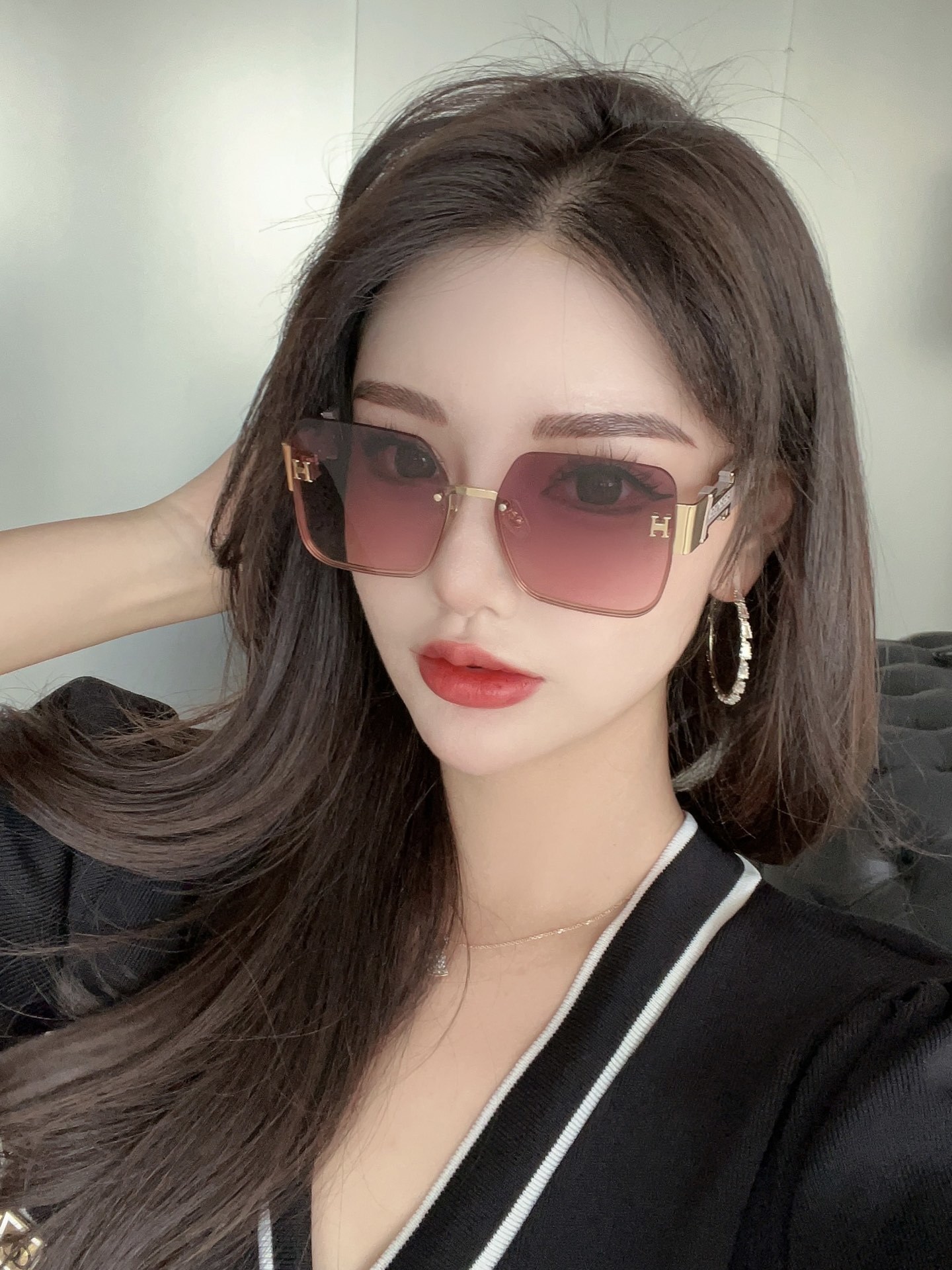 Women’s Luxury Oversized Square Sunglasses – Gradient H-Logo Lenses