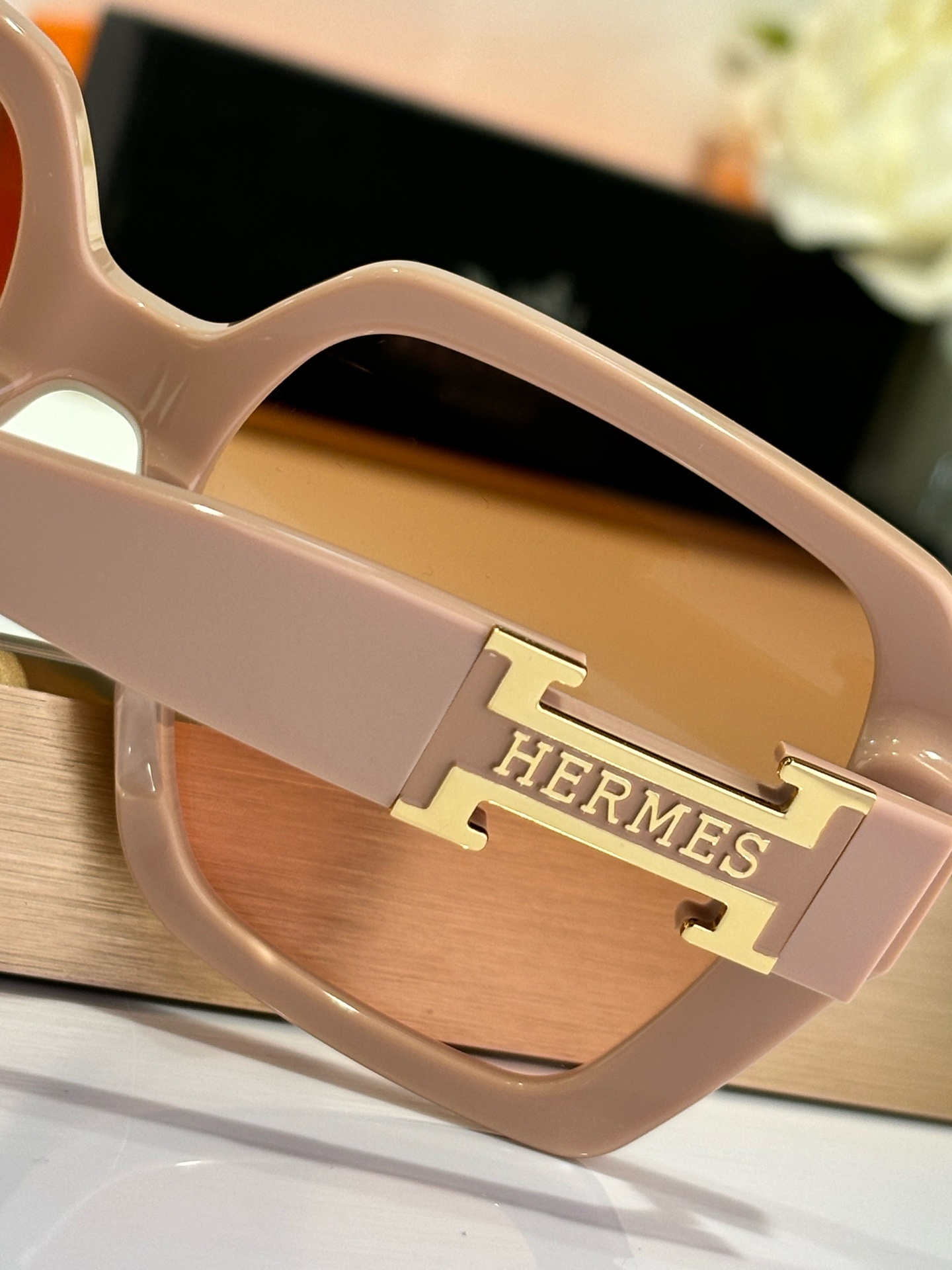 Elegant Luxury Oversized Square Sunglasses – Nude Beige & Brown