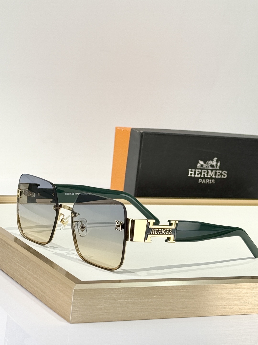 Hermes Luxury Square Sunglasses – Gradient Lenses with Gold H Logo