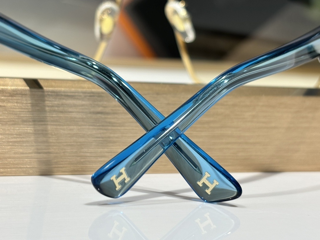 Hermes Luxury Oversized Square Gradient Sunglasses with Gold Logo