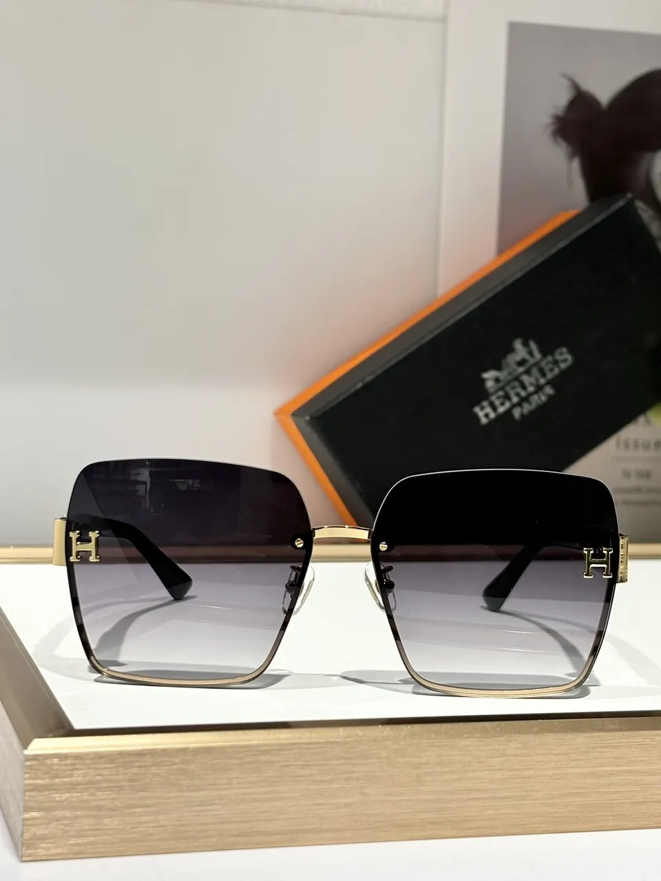 Hermès Gradient Lens Gold Frame Sunglasses - Square
