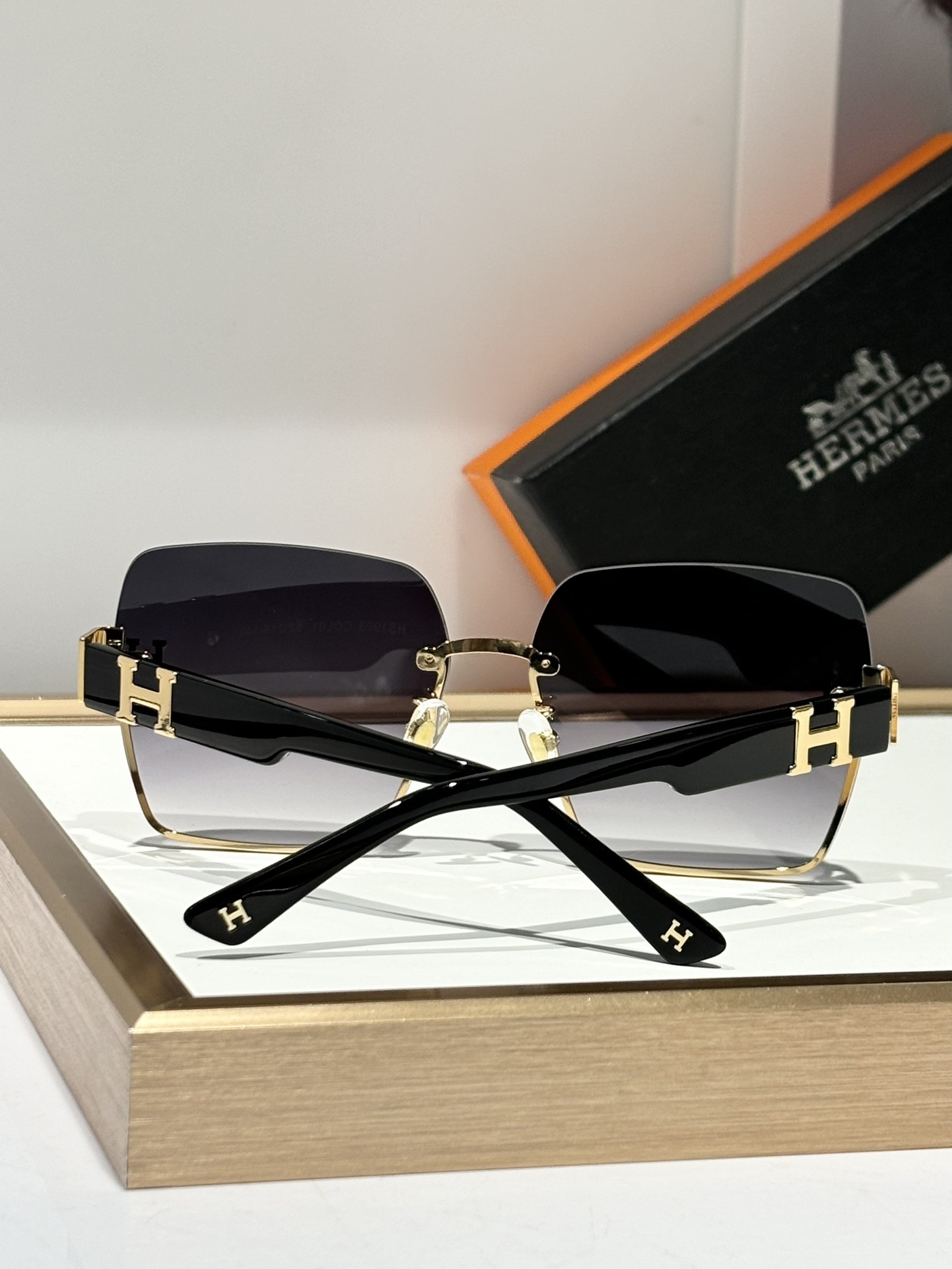 Hermes Luxury Oversized Square Sunglasses – Gradient Lens & H Logo