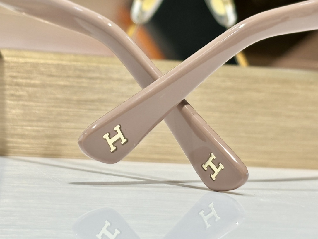 Hermès Luxury Oversized Square Sunglasses for Women – Gold Frame