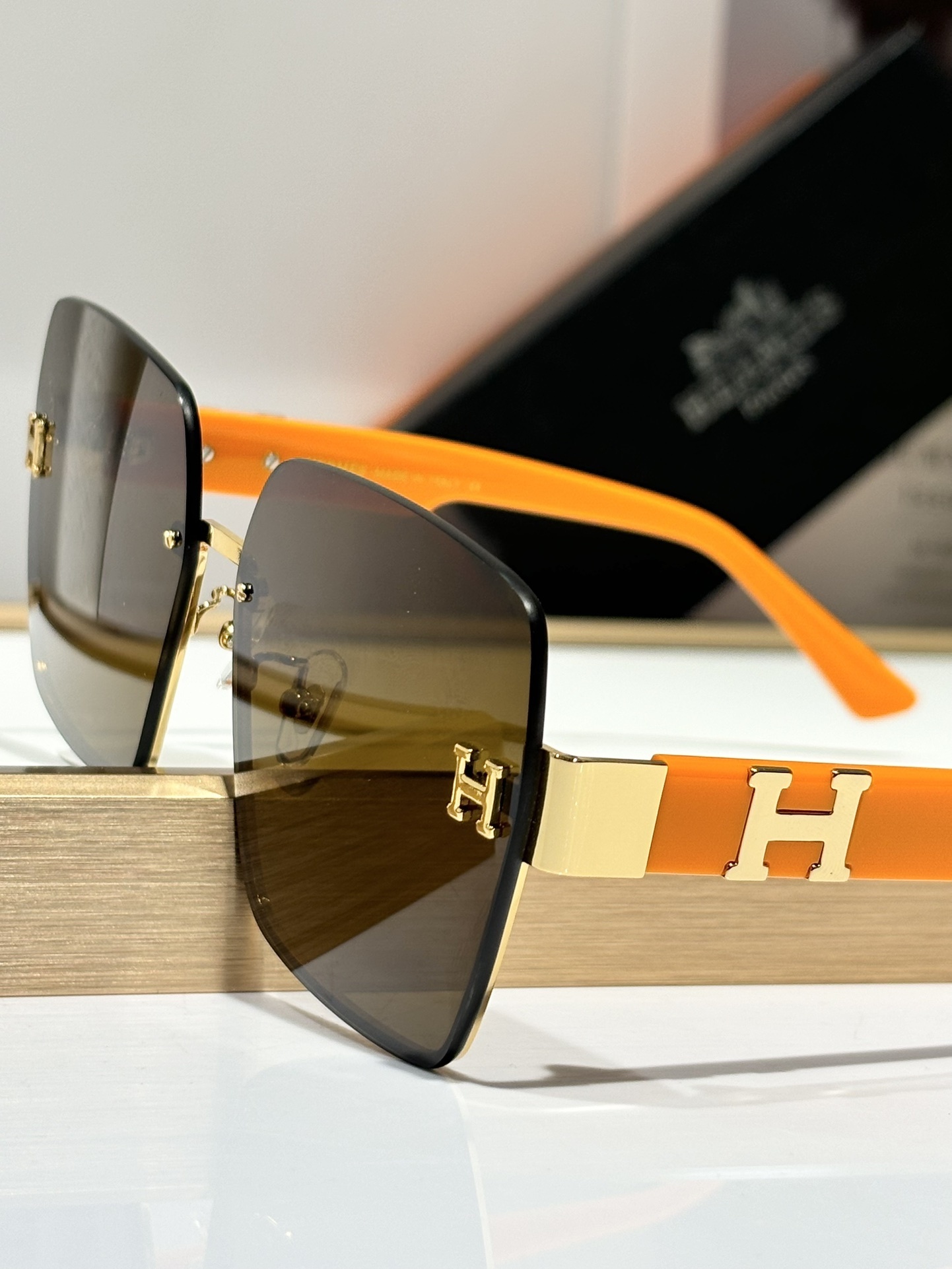 Hermes Luxury Oversized Square Sunglasses – Brown Gradient Gold