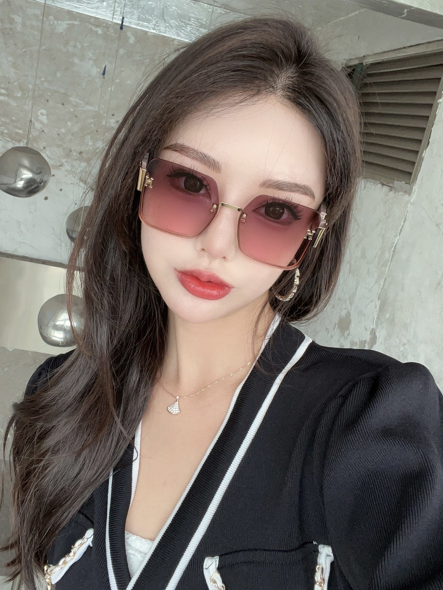 Women’s Luxury Rimless Square Sunglasses – Oversized Gradient Lenses