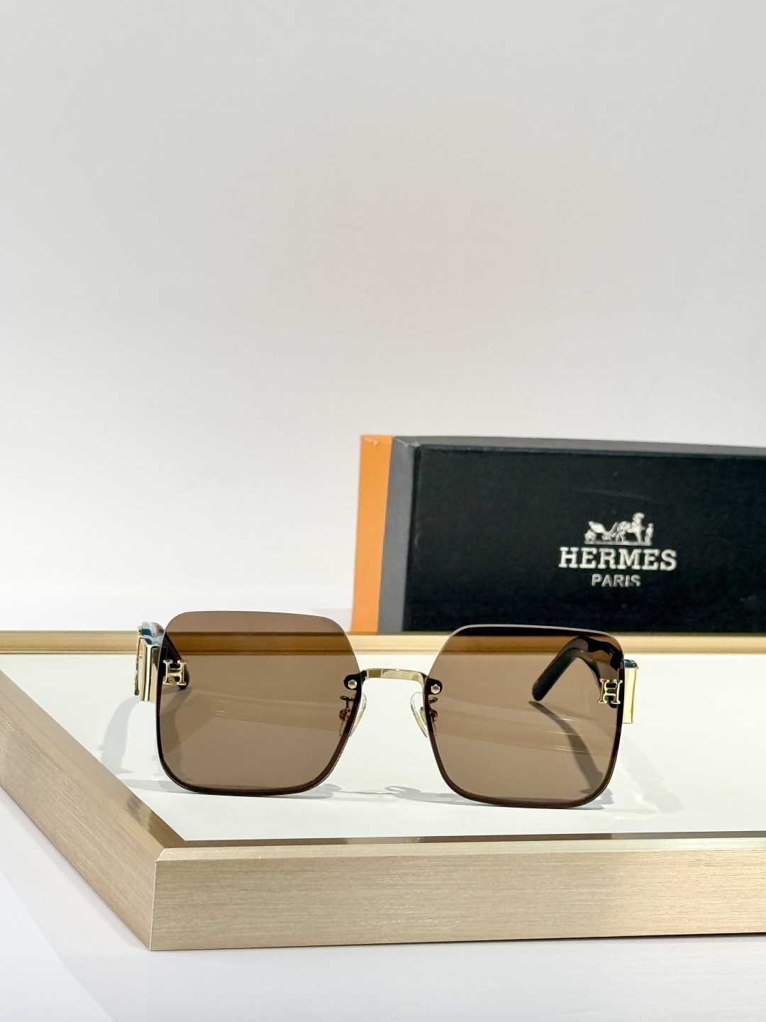 square Hermes Gold-Trim Brown Lens Sunglasses – Hermes Gold-Trim Brown