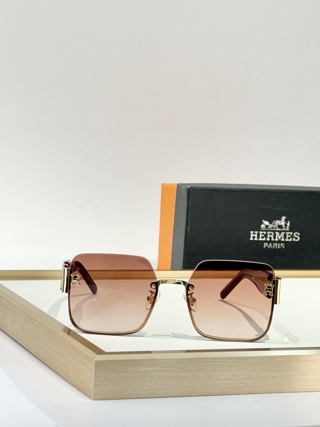 Hermès Gradient Brown Lens Sunglasses – Gold Accents