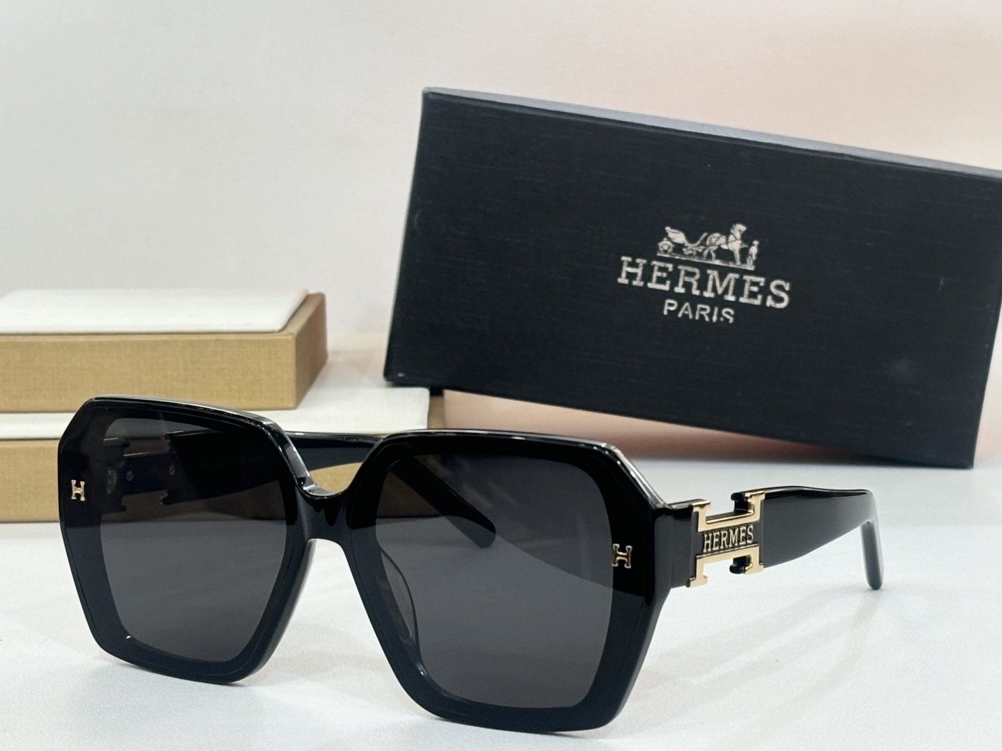 Hermes Luxury Geometric Sunglasses – Elegant Beige & Gold