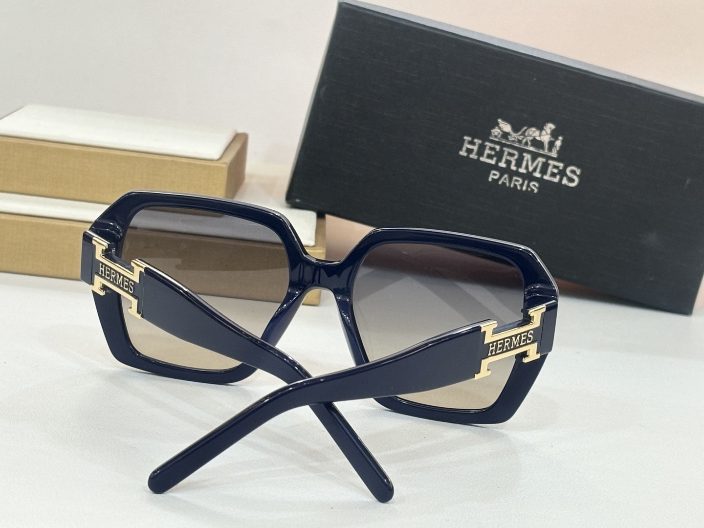 Hermes Luxury Geometric Sunglasses – Elegant Beige & Gold