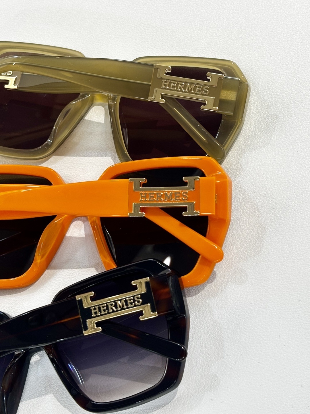 Hermes Luxury Geometric Sunglasses – Elegant Beige & Gold