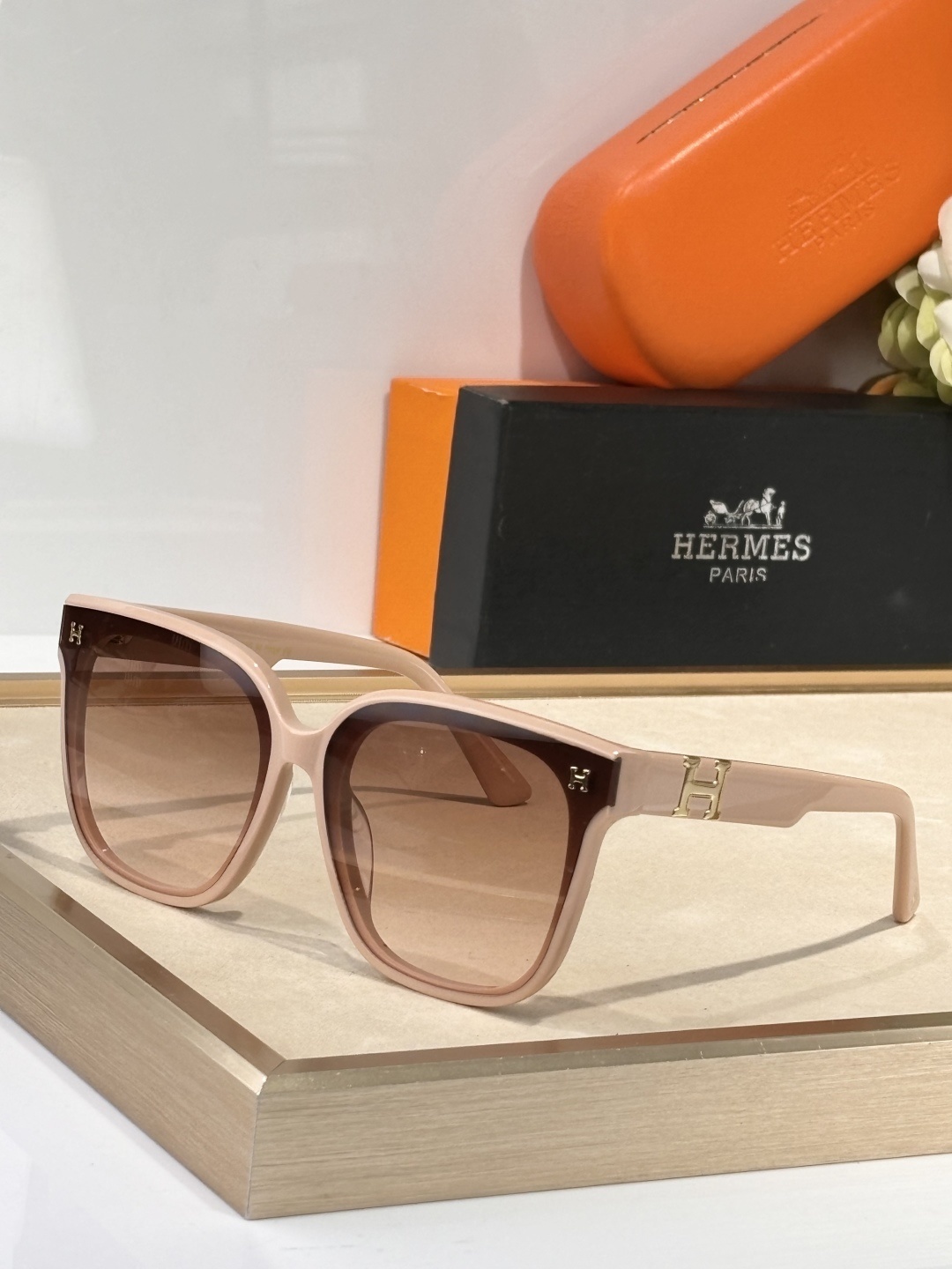 Hermès Women’s Oversized White Sunglasses with Gold H-Logo