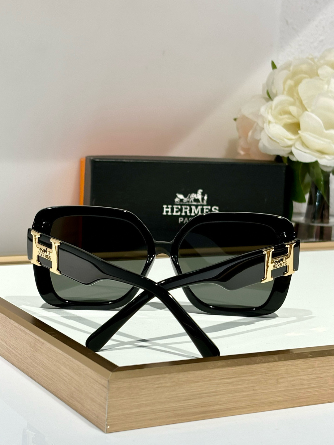 Luxury Hermes Oversized Square Tortoiseshell Sunglasses – Gold H Logo