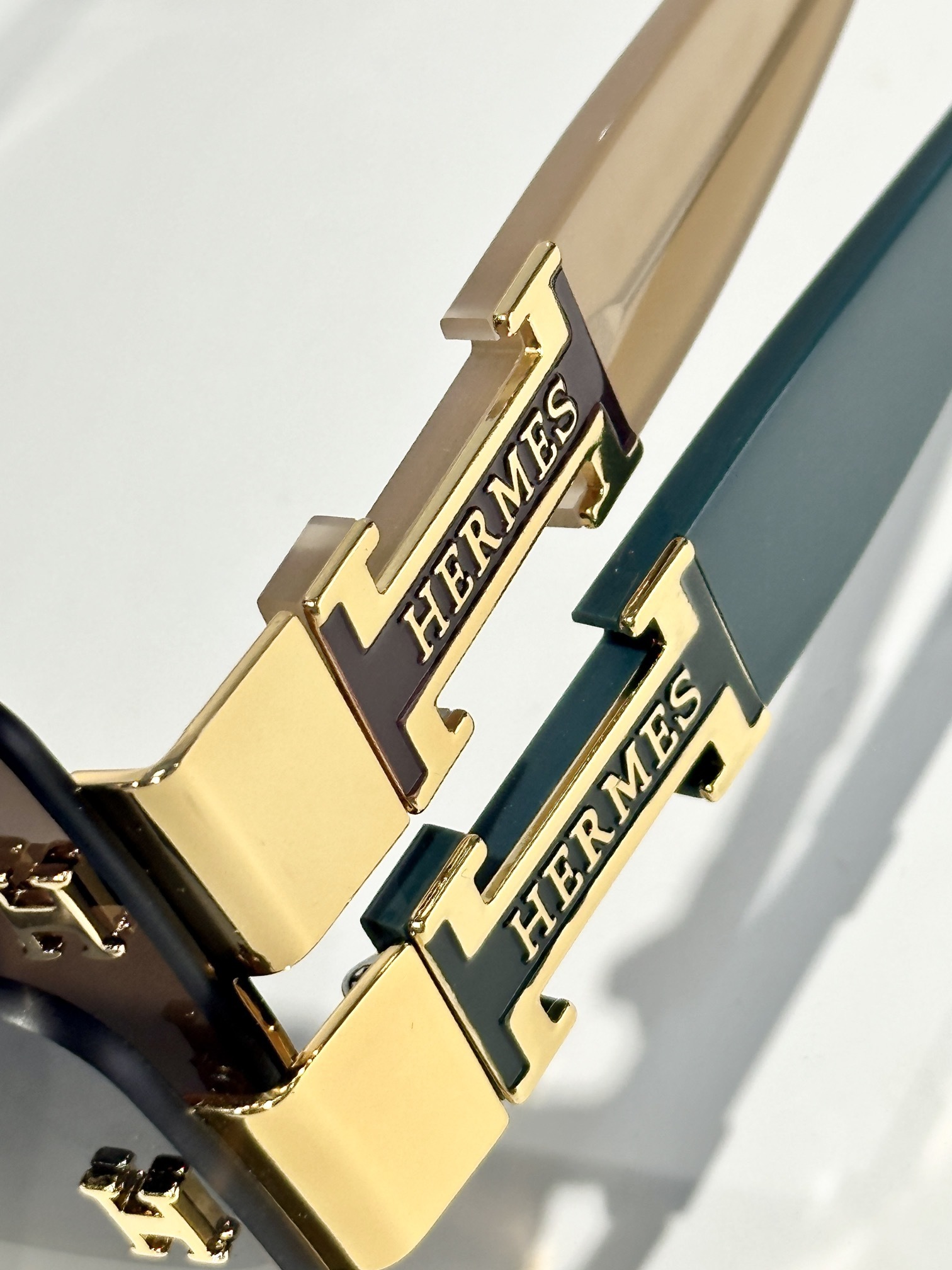 Hermes Luxury Square Sunglasses – Chic Orange & Gold Rimless Design