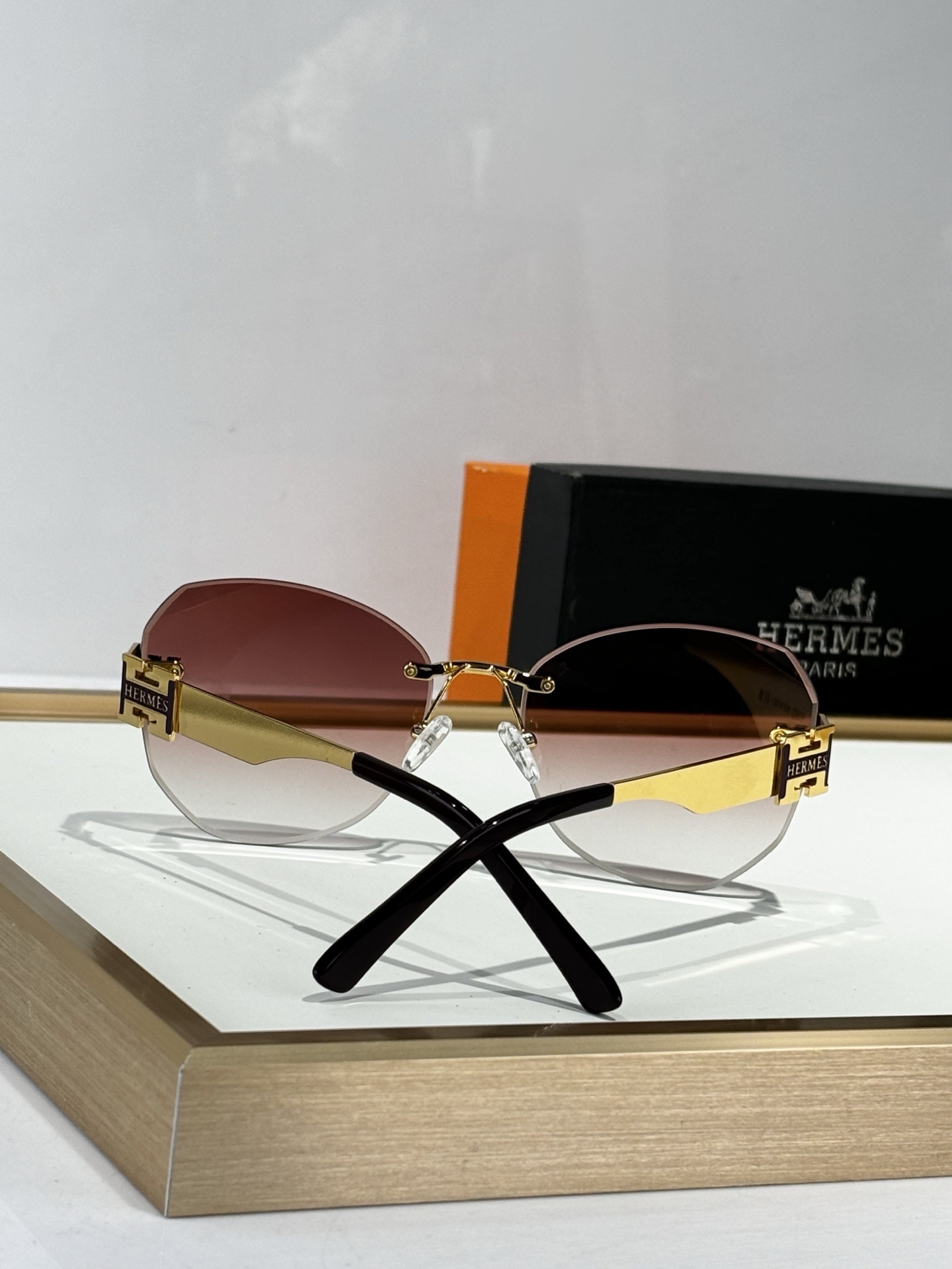 Hermes Luxury Rimless Sunglasses with Brown Gradient Lenses