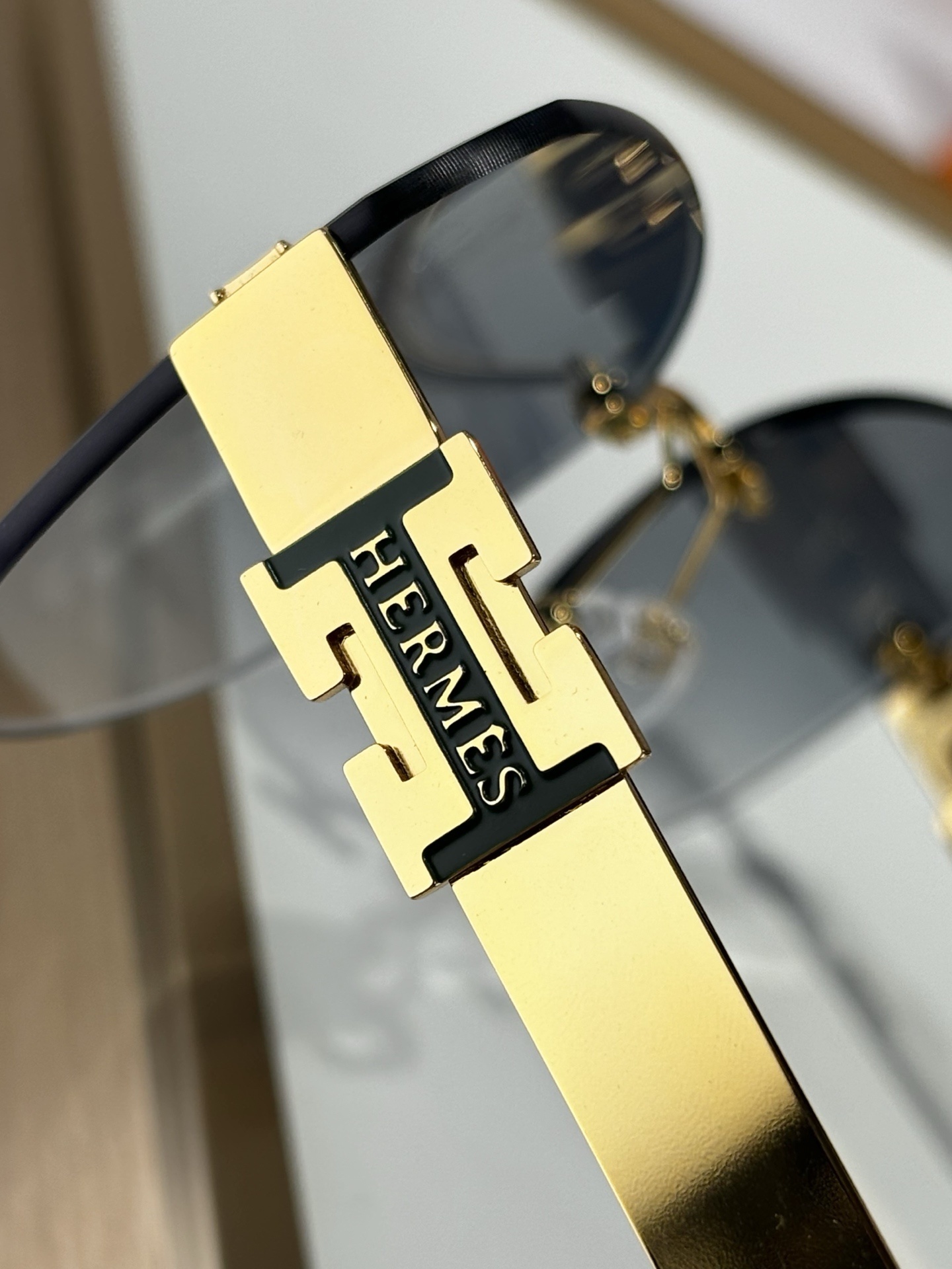 Luxury Rimless Gradient Butterfly Sunglasses for Women – Gold H Logo