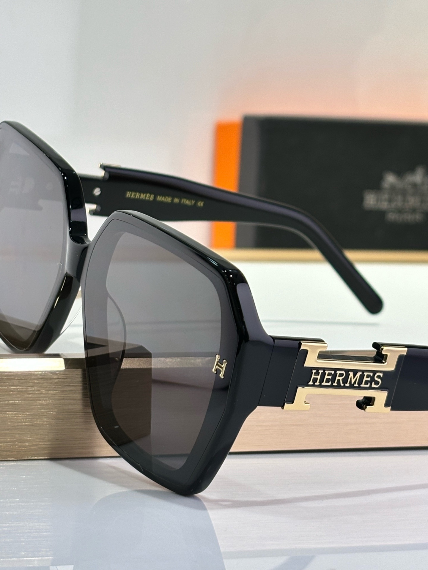 Oversized Square Sunglasses for Women – Chic Black Designer Shades