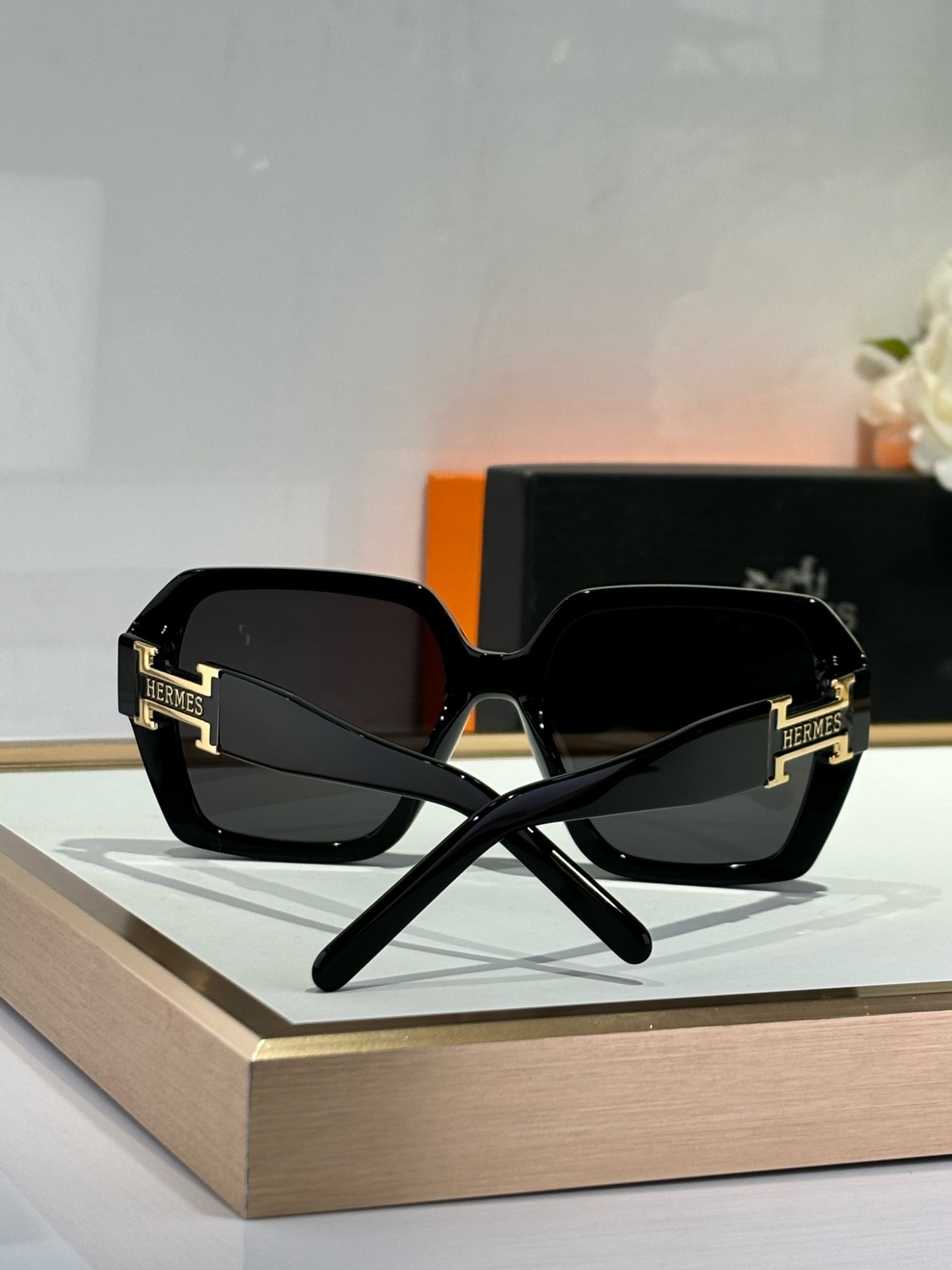 Oversized Square Sunglasses for Women – Chic Black Designer Shades