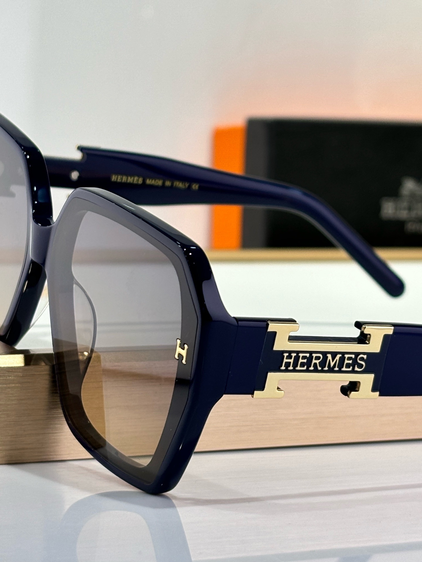 Luxury Oversized Square Sunglasses for Women – Trendy Gradient Lens