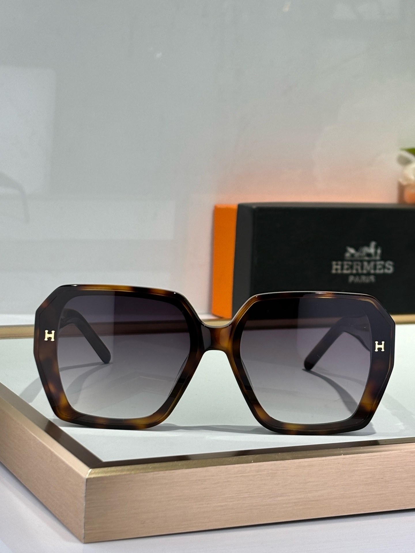 Hermès Tortoise Octagon Sunglasses – Gradient Lens