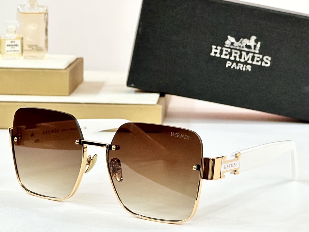 Hermès Gold-Tone Brown Gradient Sunglasses – Square Frame